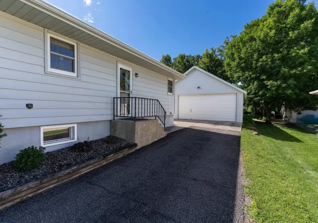 Homes for sale in Fergus Falls, MN | 623 Spruce St, Fergus Falls, MN 56537 | MLS# 7096300
