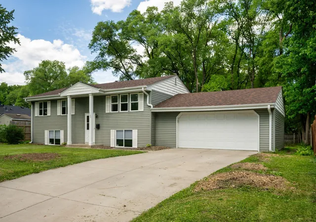 Homes for sale in Bloomington, MN | 3108 W 108th St, Bloomington, MN 55431 | MLS# 7096323