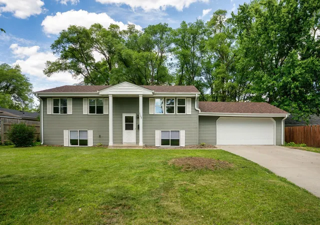 Homes for sale in Bloomington, MN | 3108 W 108th St, Bloomington, MN 55431 | MLS# 7096323