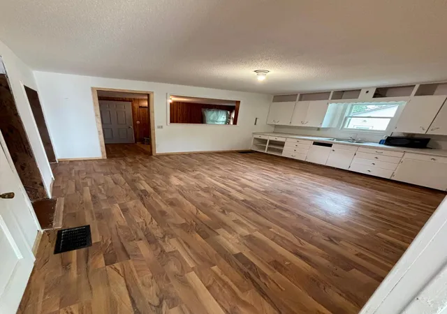 Photo 3 of Single family home for sale at 416 Elm Ave, Westbrook, MN 56183 | MLS# 7096329 | Listing updated on 2026-07-29