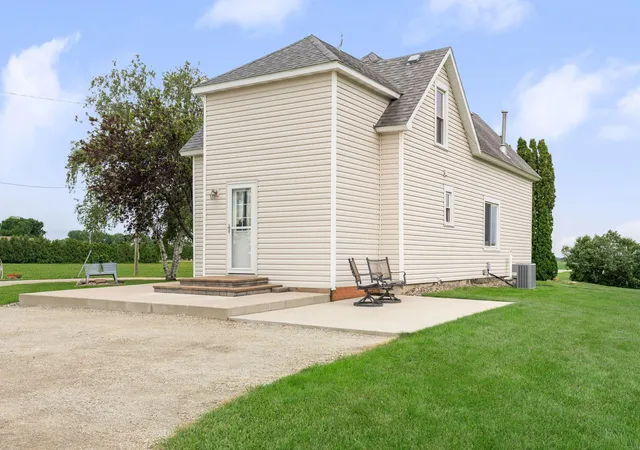 Photo 2 of Single family home for sale at 2637 Sw 92nd Ave, Owatonna, MN 55060 | MLS# 7096330 | Listing updated on 2026-09-28