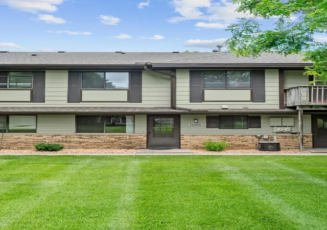 Homes for sale in Eden Prairie, MN | 13359 Zenith Ln, Eden Prairie, MN 55346 | MLS# 7096348