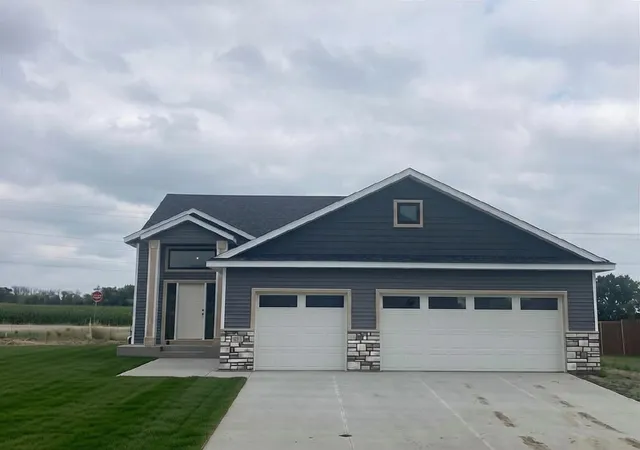 1st image of 298 Eagle Ln, Zumbrota, MN 55992 | MLS# 7096363