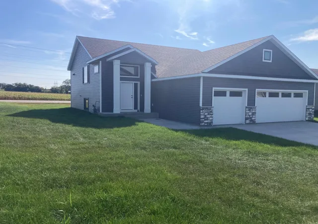 Photo 2 of Single family home for sale at 298 Eagle Ln, Zumbrota, MN 55992 | MLS# 7096363 | Listing updated on 2026-10-15
