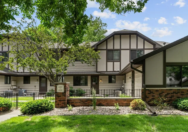 Homes for sale in Eden Prairie, MN | 13317 Zenith Ln, Eden Prairie, MN 55346 | MLS# 7096365