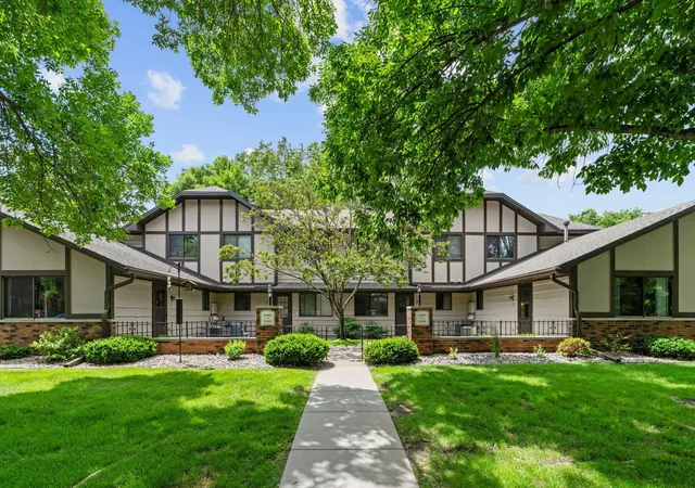Homes for sale in Eden Prairie, MN | 13317 Zenith Ln, Eden Prairie, MN 55346 | MLS# 7096365