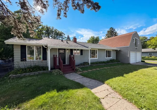 Homes for sale in Maplewood, MN | 1695 Abell St, Maplewood, MN 55117 | MLS# 7096369