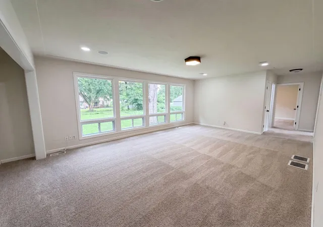 Homes for sale in Maplewood, MN | 1695 Abell St, Maplewood, MN 55117 | MLS# 7096369