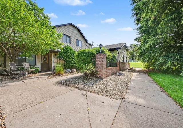 Photo 3 of Condo for sale at 1516 Helmo Ave N, Saint Paul, MN 55128 | MLS# 7096404 | Listing updated on 2026-10-23