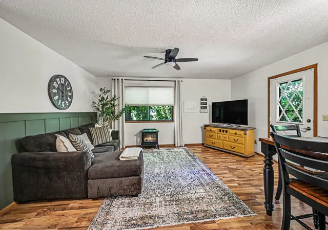Listing Photo 4 - Condo for sale in building located at 1516 Helmo Ave N, Saint Paul, MN 55128