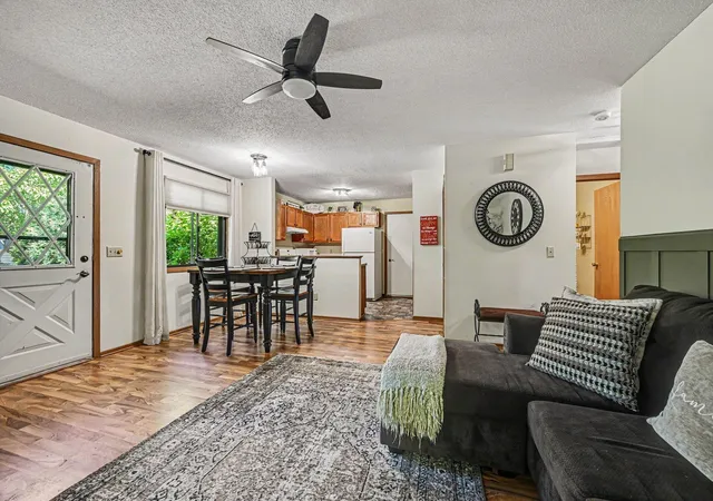 Listing Photo 5 - Condo for sale in building located at 1516 Helmo Ave N, Saint Paul, MN 55128