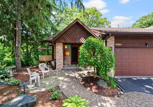 Homes for sale in Eden Prairie, MN | 6884 Stonewood Ct, Eden Prairie, MN 55346 | MLS# 7096415