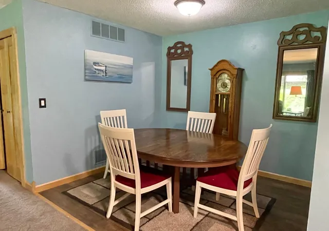 Listing Photo 5 - Condo for sale in building located at 5145 Balmoral Ln, Bloomington, MN 55437 - Unit #4