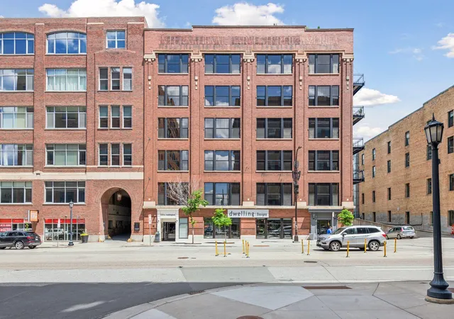 2nd image of 618 Washington Ave N, Minneapolis, MN 55401