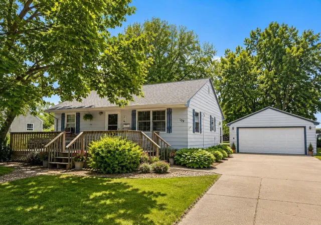Homes for sale in Mountain Lake, MN | 709 Mountain Lake Rd, Mountain Lake, MN 56159 | MLS# 7096480