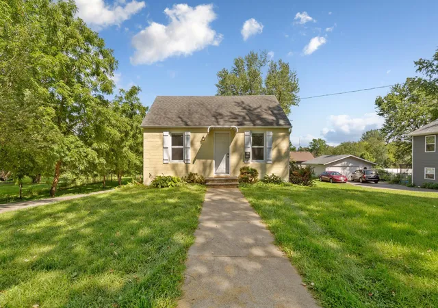 Photo 2 of Single family home for sale at 1135 5th Avenue Sw, Faribault, MN 55021 | MLS# 7096504 | Listing updated on 2026-09-12
