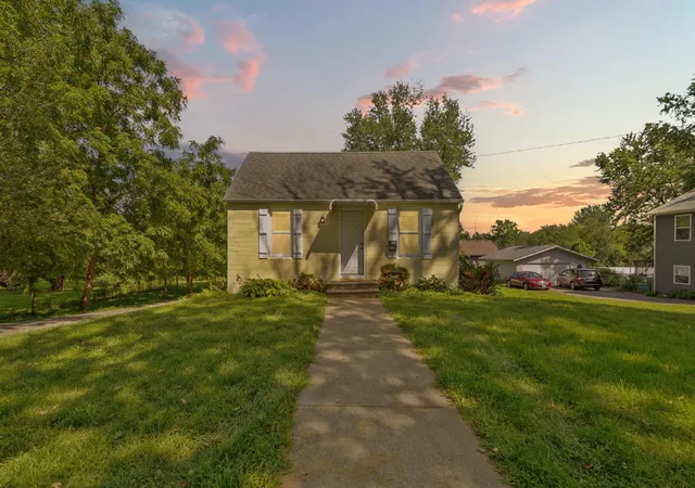 Photo 2 of Single family home for sale at 1135 5th Avenue SW, Faribault, MN 55021 | MLS# 7096504 | Listing updated on 2026-09-12