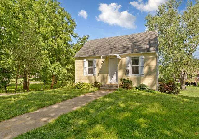 Photo 3 of Single family home for sale at 1135 5th Avenue SW, Faribault, MN 55021 | MLS# 7096504 | Listing updated on 2026-09-12