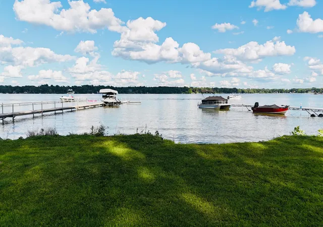 1st image of 5432 Lake Ave, Saint Paul, MN 55126 | MLS# 7096505