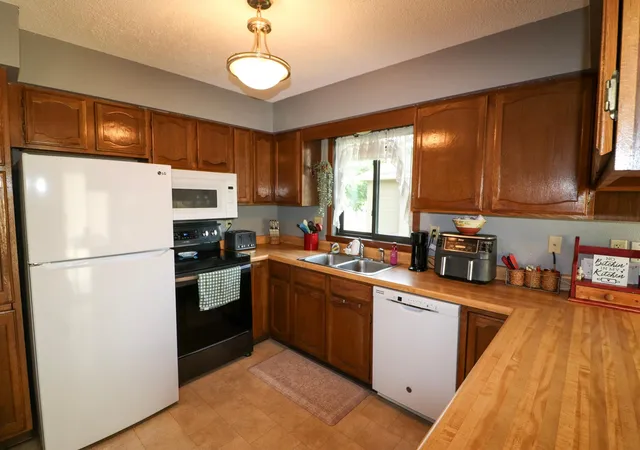 3rd image of 1420 S 23Rd St S, Fargo, ND 58103 | MLS# 7096516