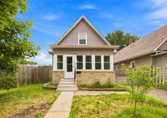 Photo 1 of Single family home for sale at 1004 Western Ave N, Saint Paul, MN 55117 | MLS# 7096520 | Listing updated on 2026-09-05