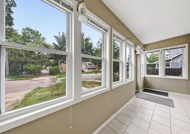 Photo 3 of Single family home for sale at 1004 Western Ave N, Saint Paul, MN 55117 | MLS# 7096520 | Listing updated on 2026-09-05