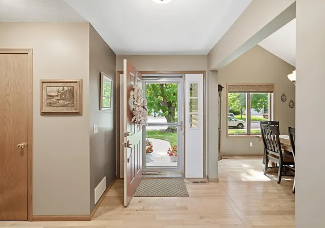 Photo 2 of Single family home for sale at 1576 La Mar Dr, North Mankato, MN 56003 | MLS# 7096521 | Listing updated on 2026-08-18