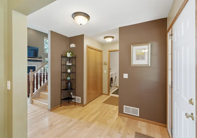 Photo 3 of Single family home for sale at 1576 La Mar Dr, North Mankato, MN 56003 | MLS# 7096521 | Listing updated on 2026-08-18