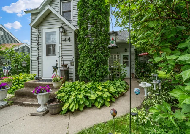 1st image of 14 1st Ave Nw, Elbow Lake, MN 56531 | MLS# 7096525