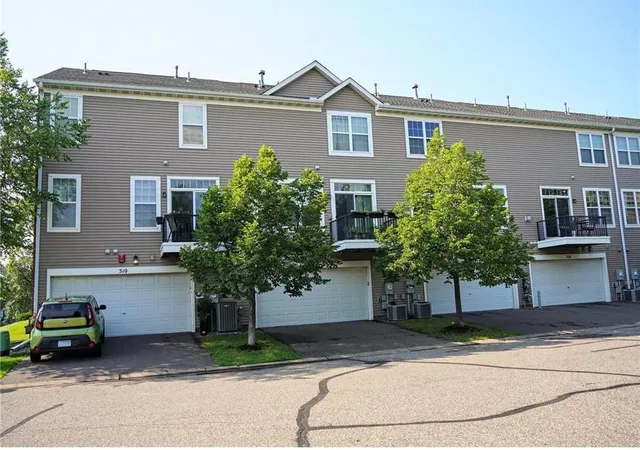 2nd image of 514 Huset Pkwy Ne, Minneapolis, MN 55421 | MLS# 7096558