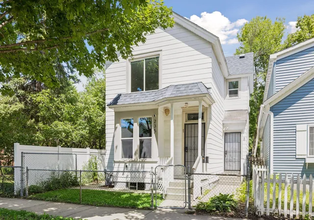 1st image of 235 Charles Ave, Saint Paul, MN 55103 | MLS# 7096586