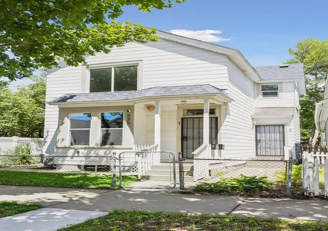 2nd image of 235 Charles Ave, Saint Paul, MN 55103 | MLS# 7096586