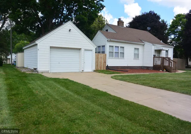 1st image of 1625 Hennepin Ave N, Glencoe, MN 55336 | MLS# 7096589