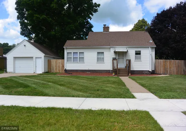 2nd image of 1625 Hennepin Ave N, Glencoe, MN 55336 | MLS# 7096589