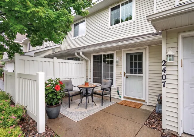 3rd image of 2407 Harvest Wy, Chanhassen, MN 55317 | MLS# 7096590