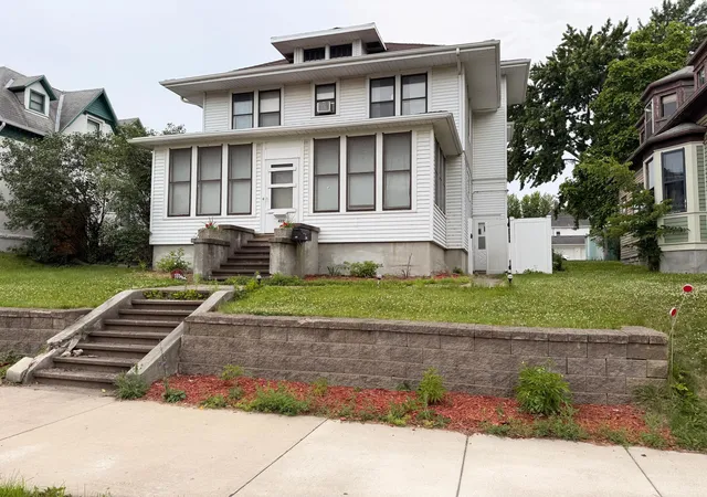Homes for sale in New Ulm, MN | 422 S Broadway St, New Ulm, MN 56073 | MLS# 7096594