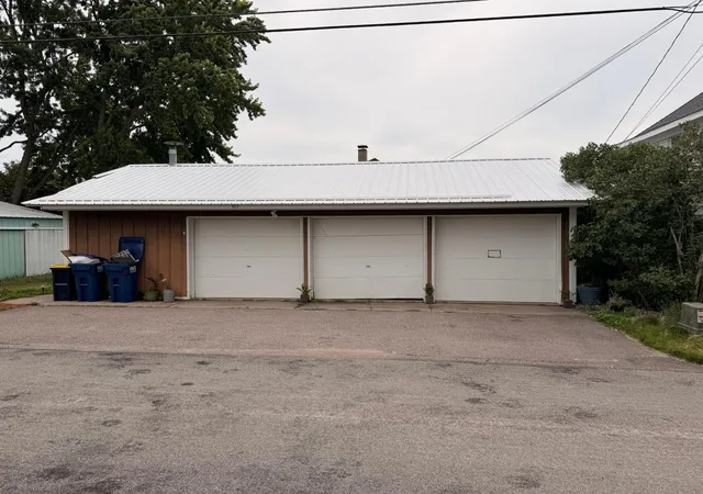 Homes for sale in New Ulm, MN | 422 S Broadway St, New Ulm, MN 56073 | MLS# 7096594