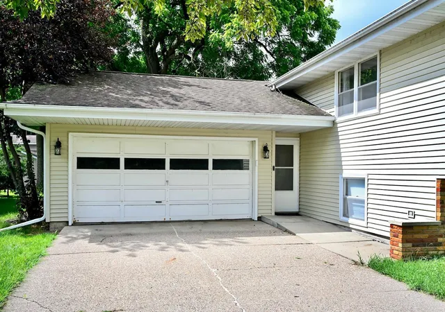 2nd image of 1775 Gilmore Ave, Winona, MN 55987 | MLS# 7096606