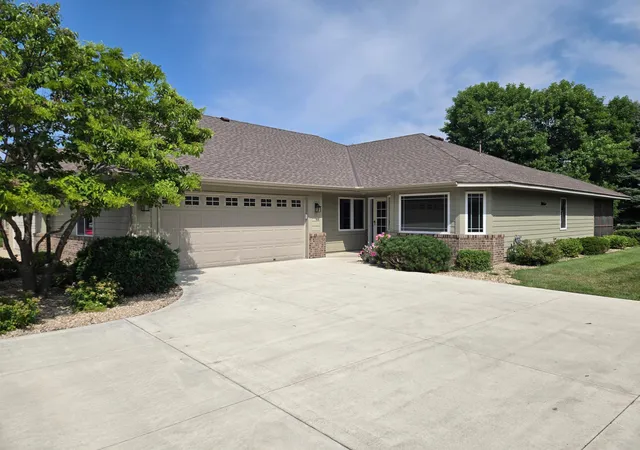 1st image of 411 Independence St Ne, New Prague, MN 56071 | MLS# 7096639