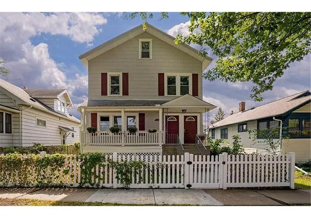 1st image of 956 Juno Ave, Saint Paul, MN 55102 | MLS# 7096648