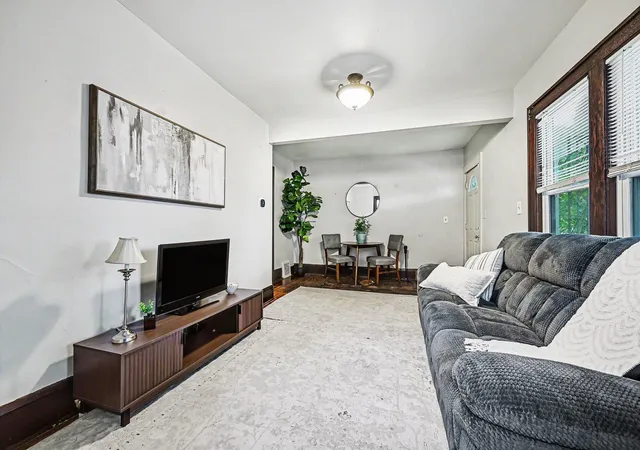 2nd image of 956 Juno Ave, Saint Paul, MN 55102 | MLS# 7096648