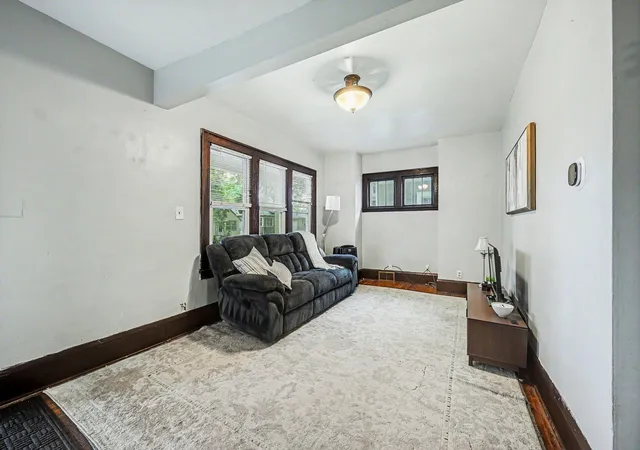 4th image of 956 Juno Ave, Saint Paul, MN 55102 | MLS# 7096648