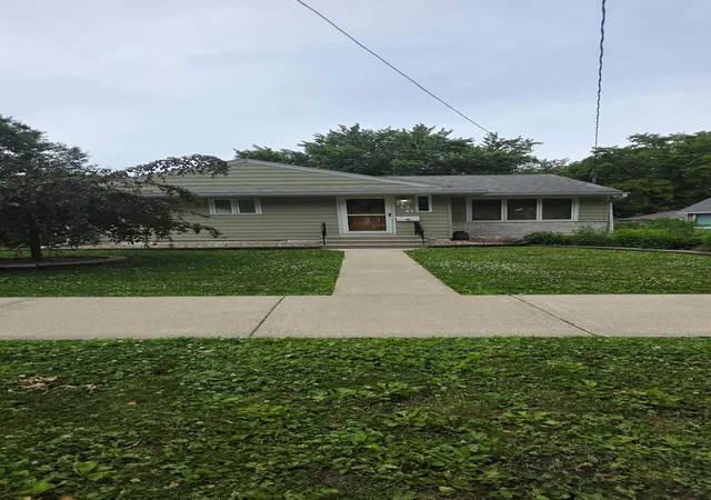 Homes for sale in Albert Lea, MN | 806 Lincoln Ave, Albert Lea, MN 56007 | MLS# 7096666