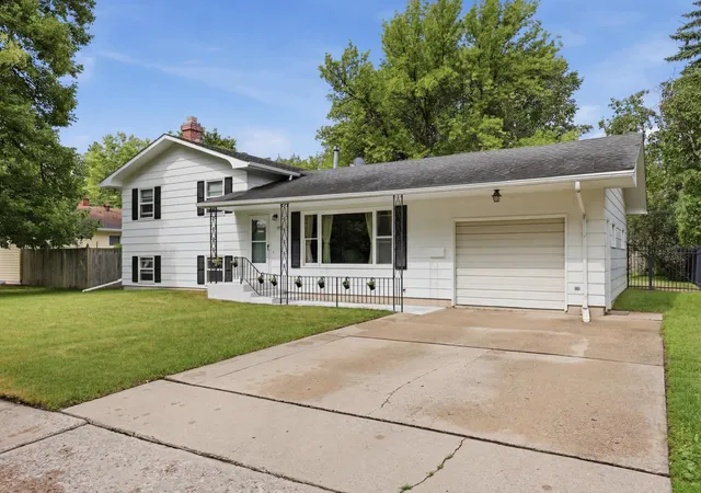 2nd image of 1915 11th St S, Moorhead, MN 56560 | MLS# 7096675