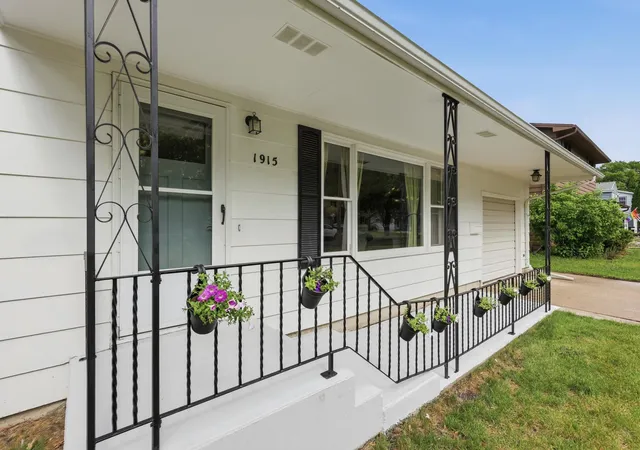 3rd image of 1915 11Th St S, Moorhead, MN 56560 | MLS# 7096675