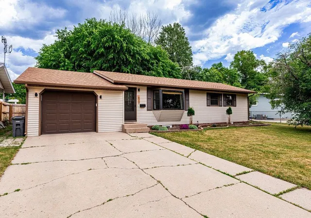 2nd image of 606 Birch Ln, Moorhead, MN 56560 | MLS# 7096676