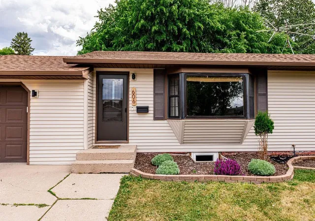3rd image of 606 Birch Ln, Moorhead, MN 56560 | MLS# 7096676