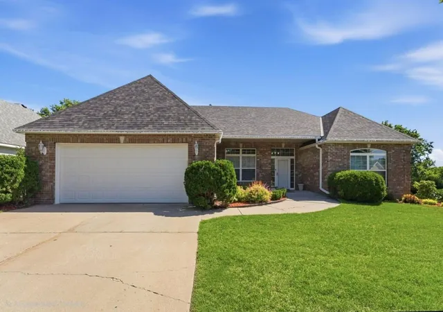 image of 1609 Highland Trl, Saint Cloud, MN 56301 | MLS# 7096685
