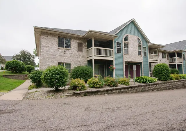 1st image of 1876 Deerhaven Ln Ne #2, Rochester, MN 55906 | MLS# 7096704