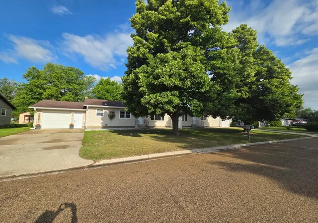 Homes for sale in Oakes, ND | 119 & 121 14Th St N, Oakes, ND 58474 | MLS# 7096715